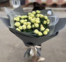 Букет Белые кустовые розы Солинеро в Соликамске